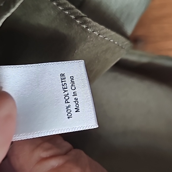 NWT Evereve  silky vneck lined kyle cami olive green sz L - Picture 6 of 7